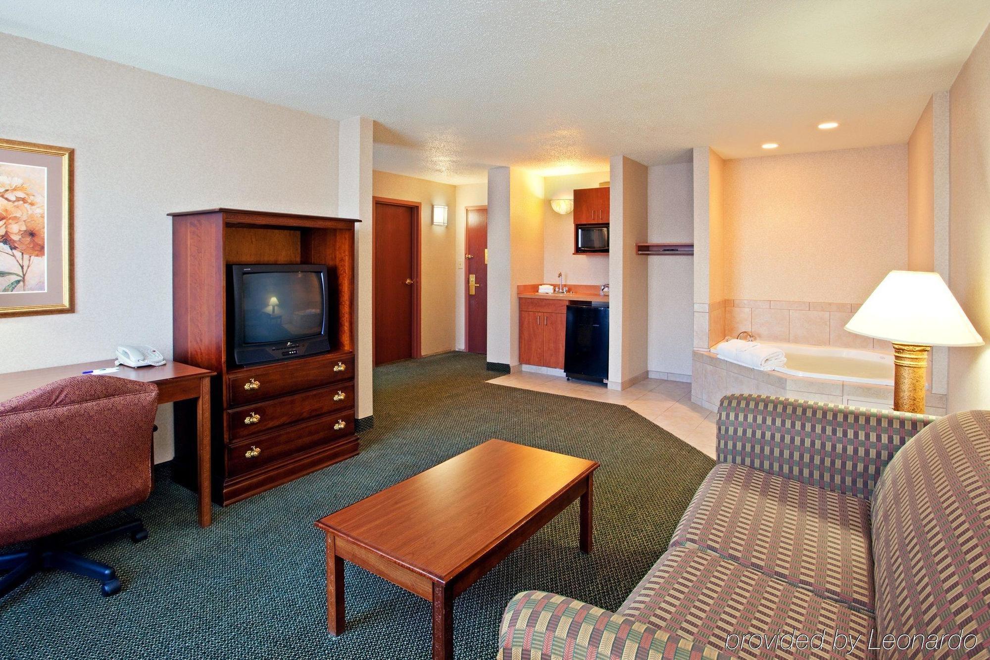 Holiday Inn Express And Suites Pittsburgh West Mifflin By Ihg Bagian luar foto