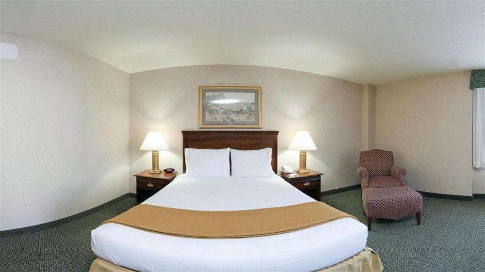 Holiday Inn Express And Suites Pittsburgh West Mifflin By Ihg Bagian luar foto