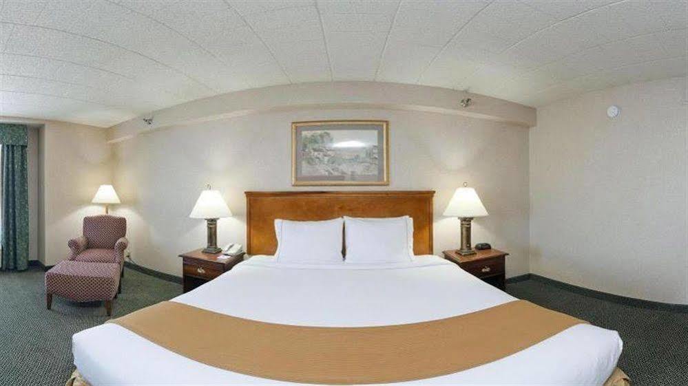 Holiday Inn Express And Suites Pittsburgh West Mifflin By Ihg Bagian luar foto